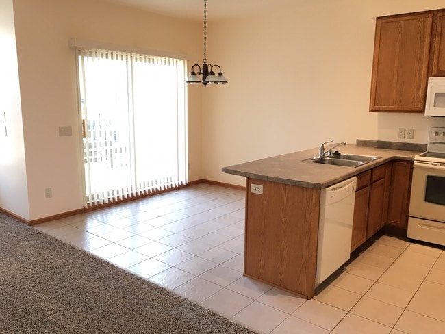 Building Photo - 749 Oregon Parks Ave