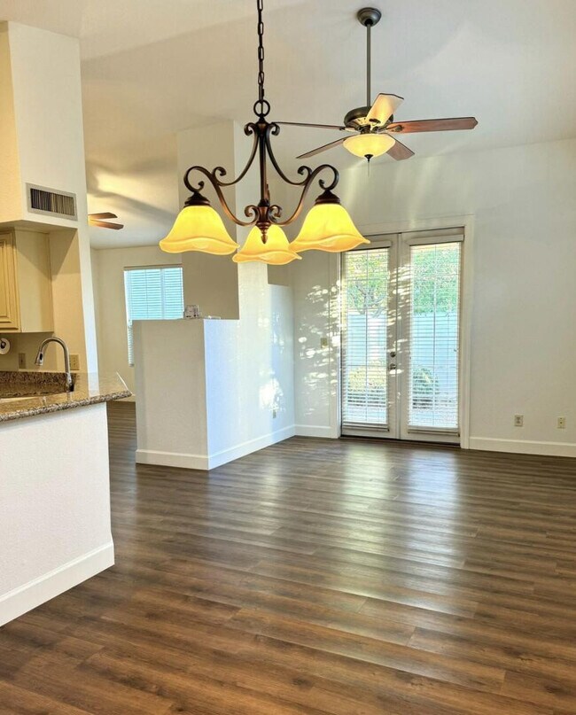 Building Photo - 313 W Monte Cristo Ave