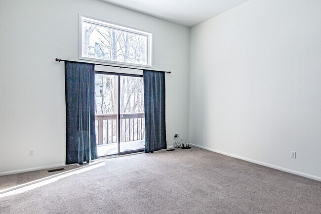 Building Photo - 2 bedroom, 2.5 bath townhome in Pike Creek