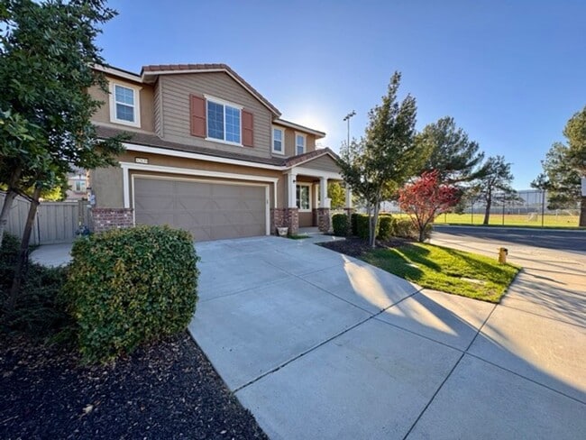 Building Photo - Beautiful Redhawk home located directly ac...
