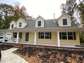 Building Photo - 2094 Fieldcrest Dr