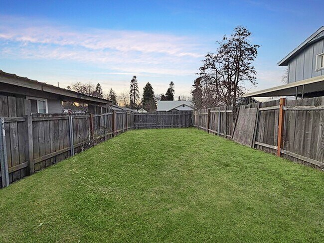 Building Photo - Davidson Triplex