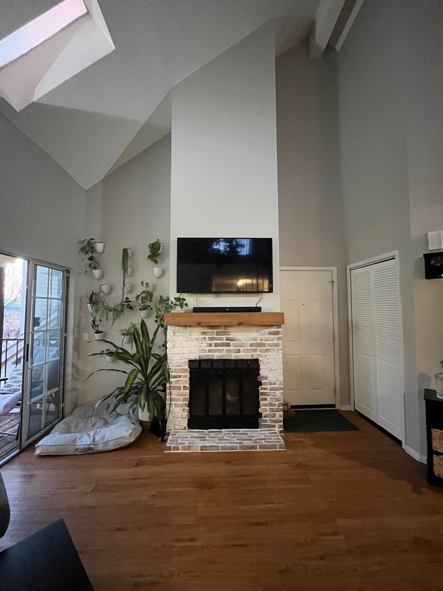 Building Photo - 13742 E Lehigh Ave