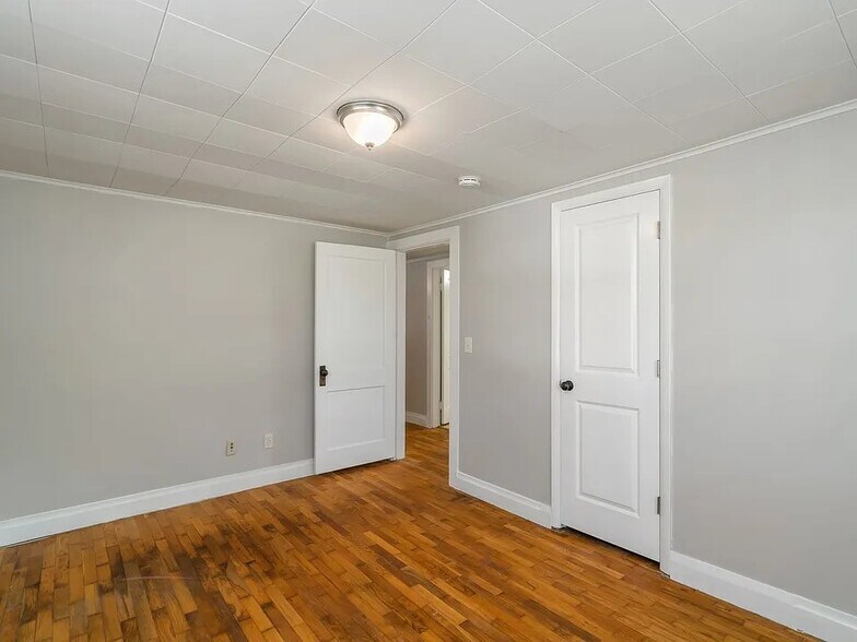 Building Photo - 6006 Fayette Ln