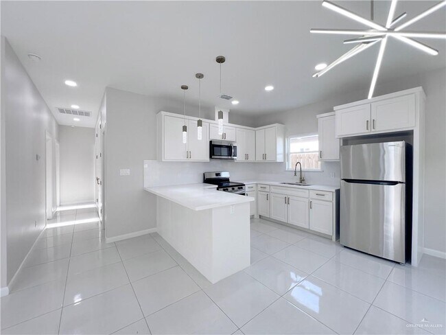 Building Photo - 24 E St