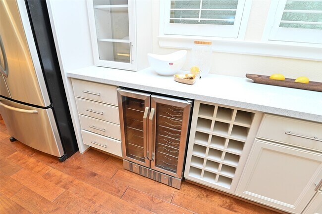 Building Photo - 11906 McNabb Ln