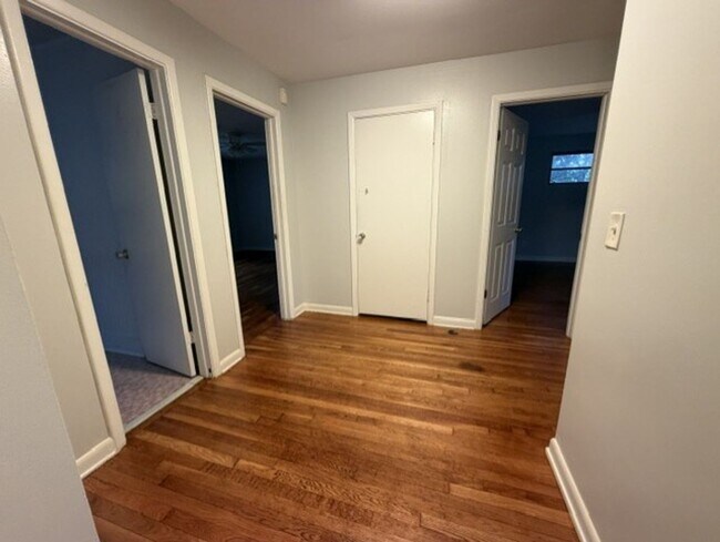Building Photo - 1105 Timber Ln