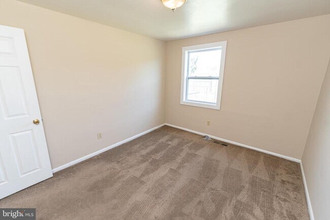 Building Photo - 516 Bay St