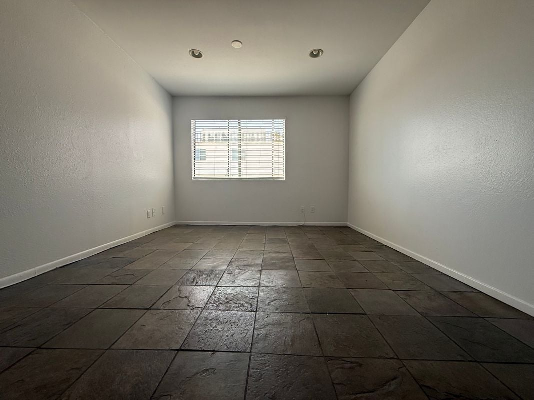 Building Photo - 1816 N Gramercy Pl