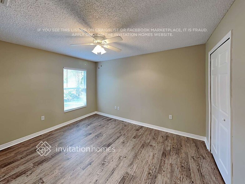 Building Photo - 2029 Needle Palm Dr