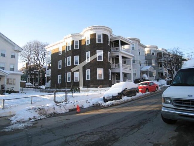 Building Photo - No Brokers Fee, Parking Included, In-Unit ...