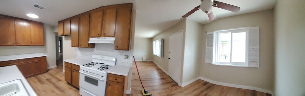 Building Photo - 1862 Pueblo Dr