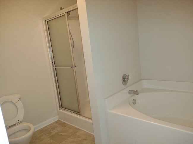 Building Photo - Super Four bedroom home in Northeast Columbia!