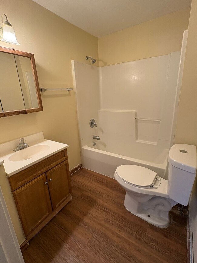 Building Photo - Home for Rent Northwest Rockford