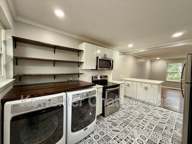 Building Photo - 904 Tremont St