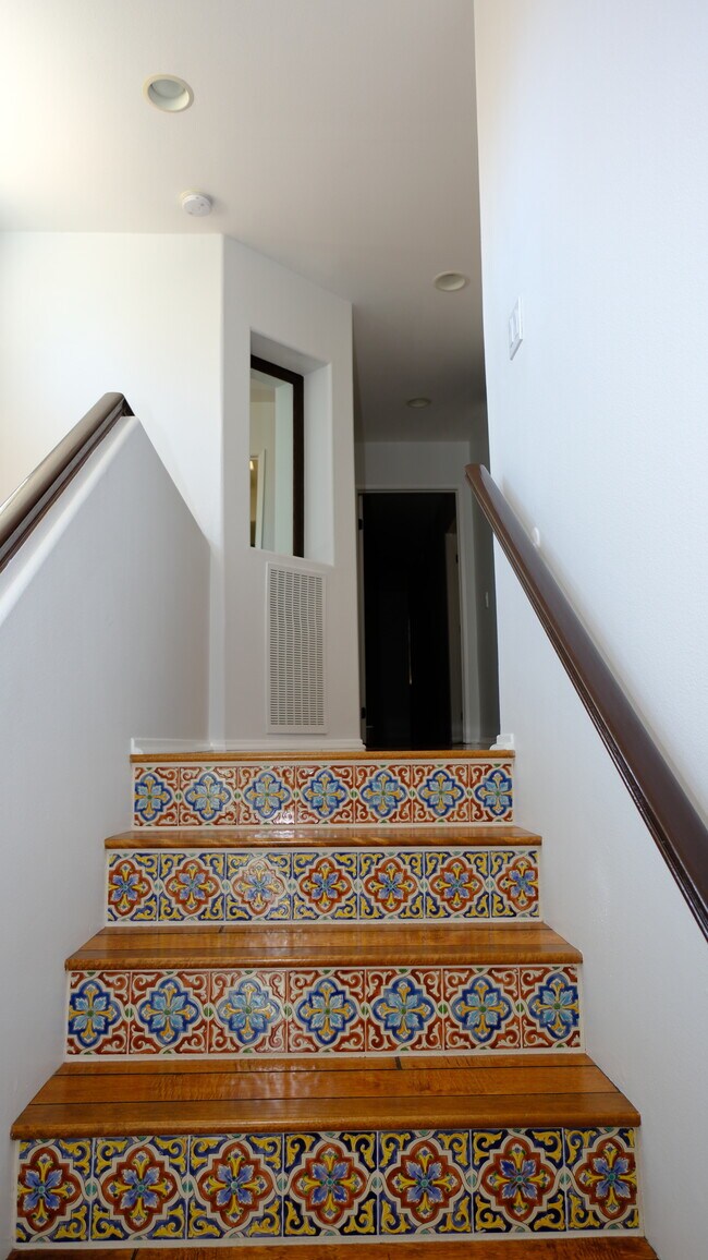 Stairwell - 23057 Park Dulce