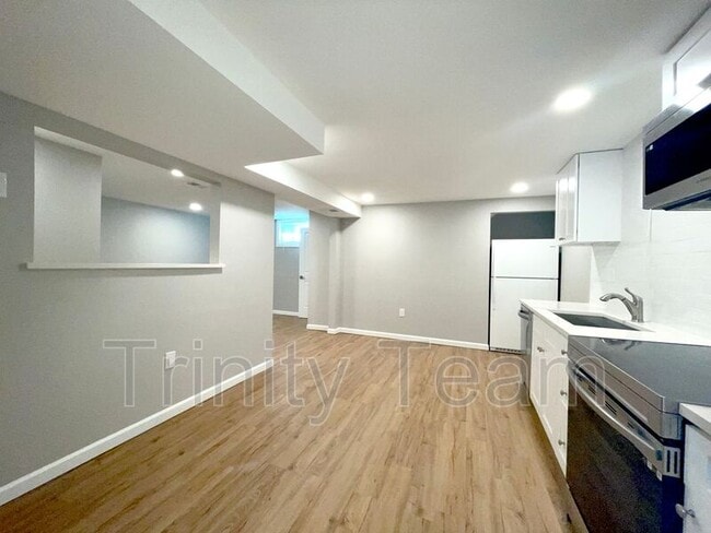 Building Photo - 1381 Xanadu St