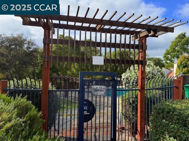 Building Photo - 10 Tarn Ct