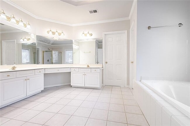 Building Photo - 1346 Parkview Ln NW