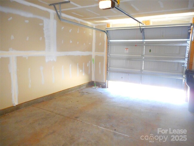 Building Photo - 12715 Wandering Brook Dr
