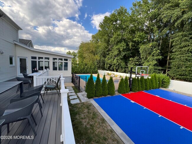 Building Photo - 8 Ridge Rd