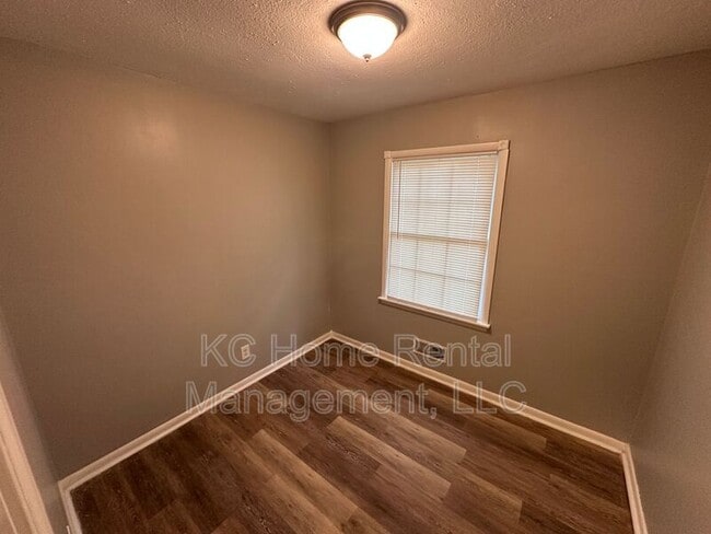 Building Photo - 7707 E 108 Terrace