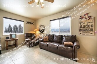 Building Photo - Avail  thru April 30. Fully furnished w/ i...