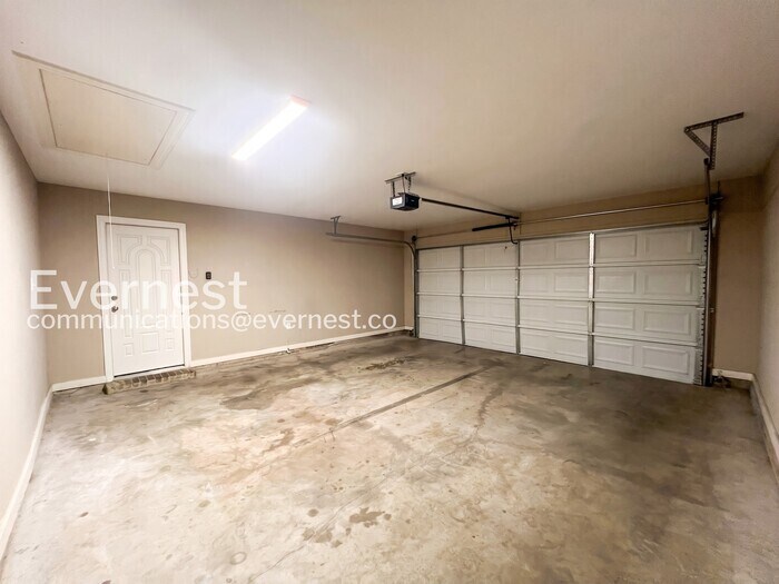 Building Photo - 8843 Smith Ranch Dr