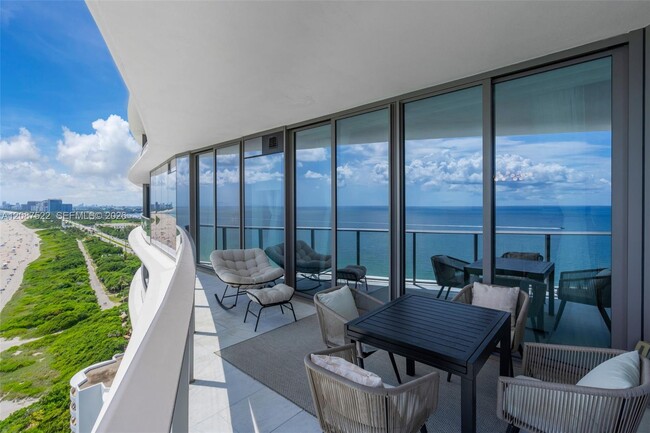 Building Photo - 15701 Collins Ave