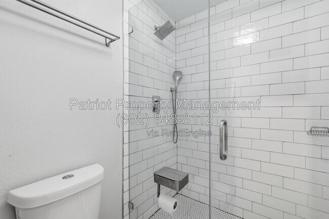 Building Photo - 5525 E Thomas Rd