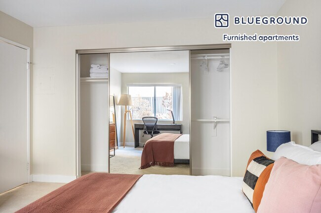 Building Photo - 960 N Alfred St