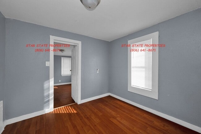 Building Photo - 2 Bed + Office!