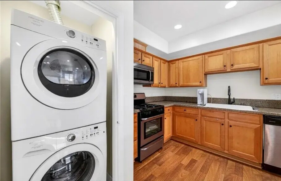 Washer Dryer - 2321 W 10th St