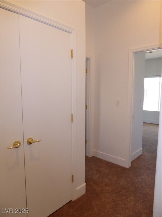 Building Photo - 2833 Vista Butte Dr