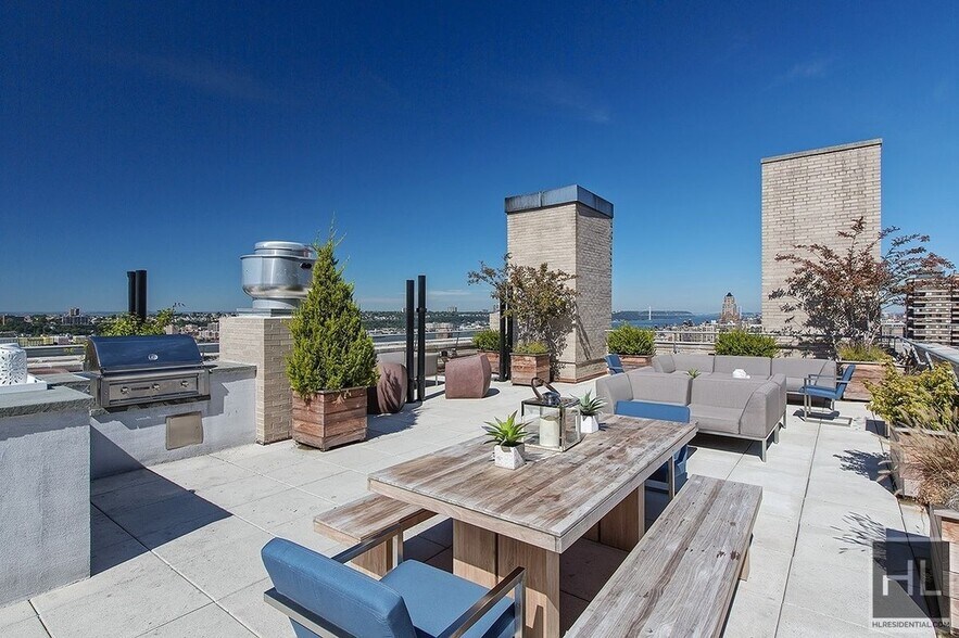 Building Photo - Penthhouse 1 bedroom 1 bathroom with Laundry / Doorman/ Gym / Roof deck/ WEST END AVENUE