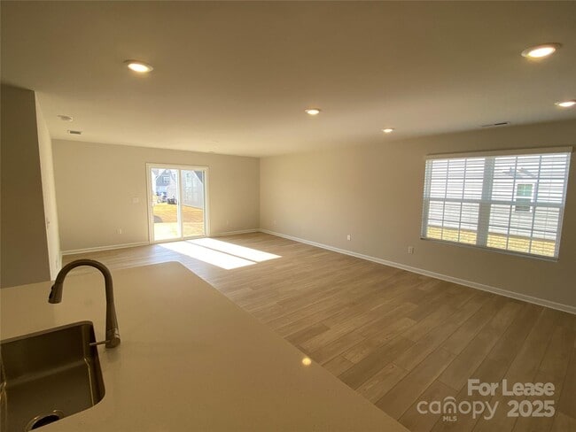 Building Photo - 123 Rock Ave