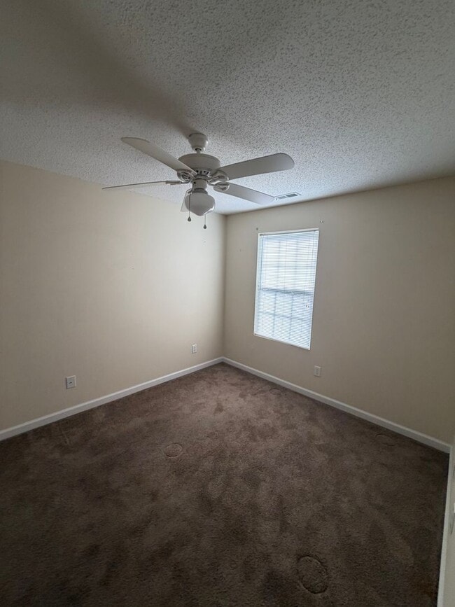 Building Photo - 2 Bed, 2 Bath Condo Available