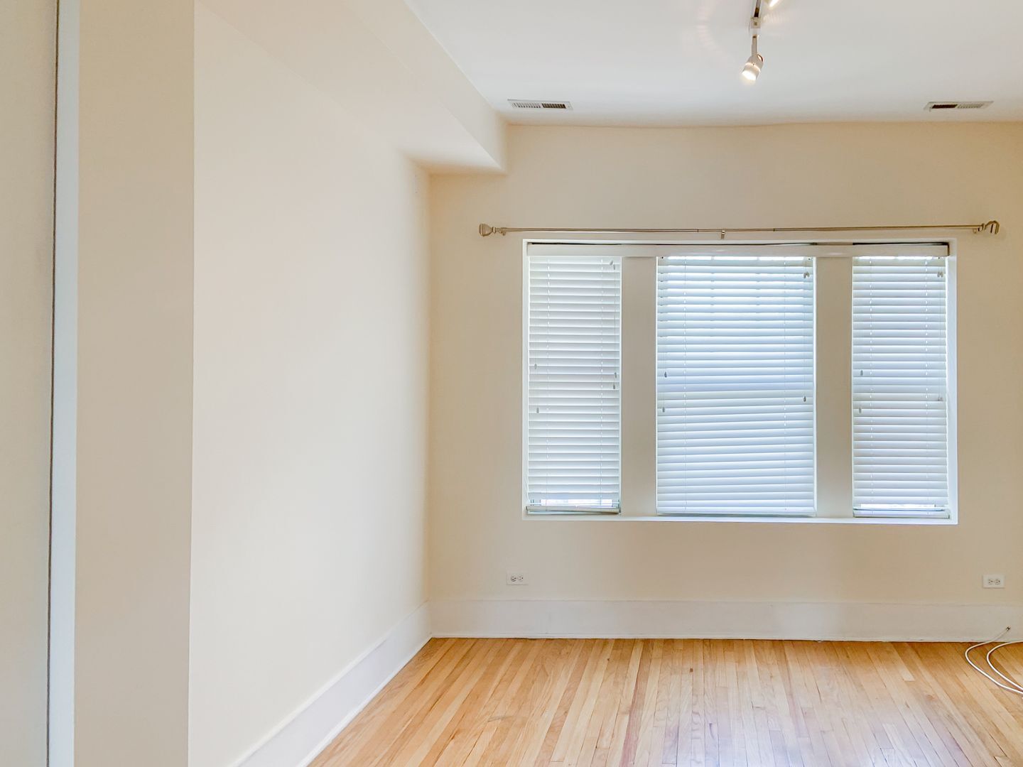 Building Photo - 3453 N Wolcott Ave