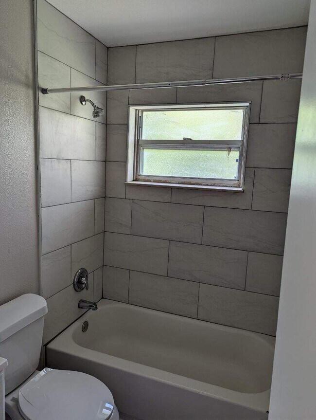 Building Photo - 1036 Ola Dr
