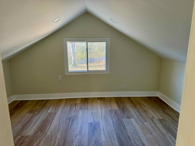 Building Photo - Beautifully Renovated 3 Bed 1 Bth Home in Webster Schools