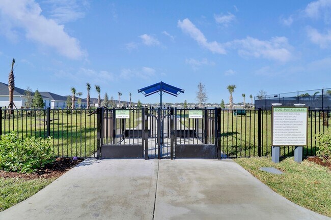 Building Photo - 6545 Cloverdale Ave