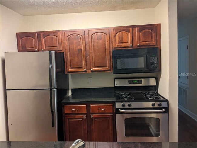 Building Photo - 2031 Dixie Belle Dr