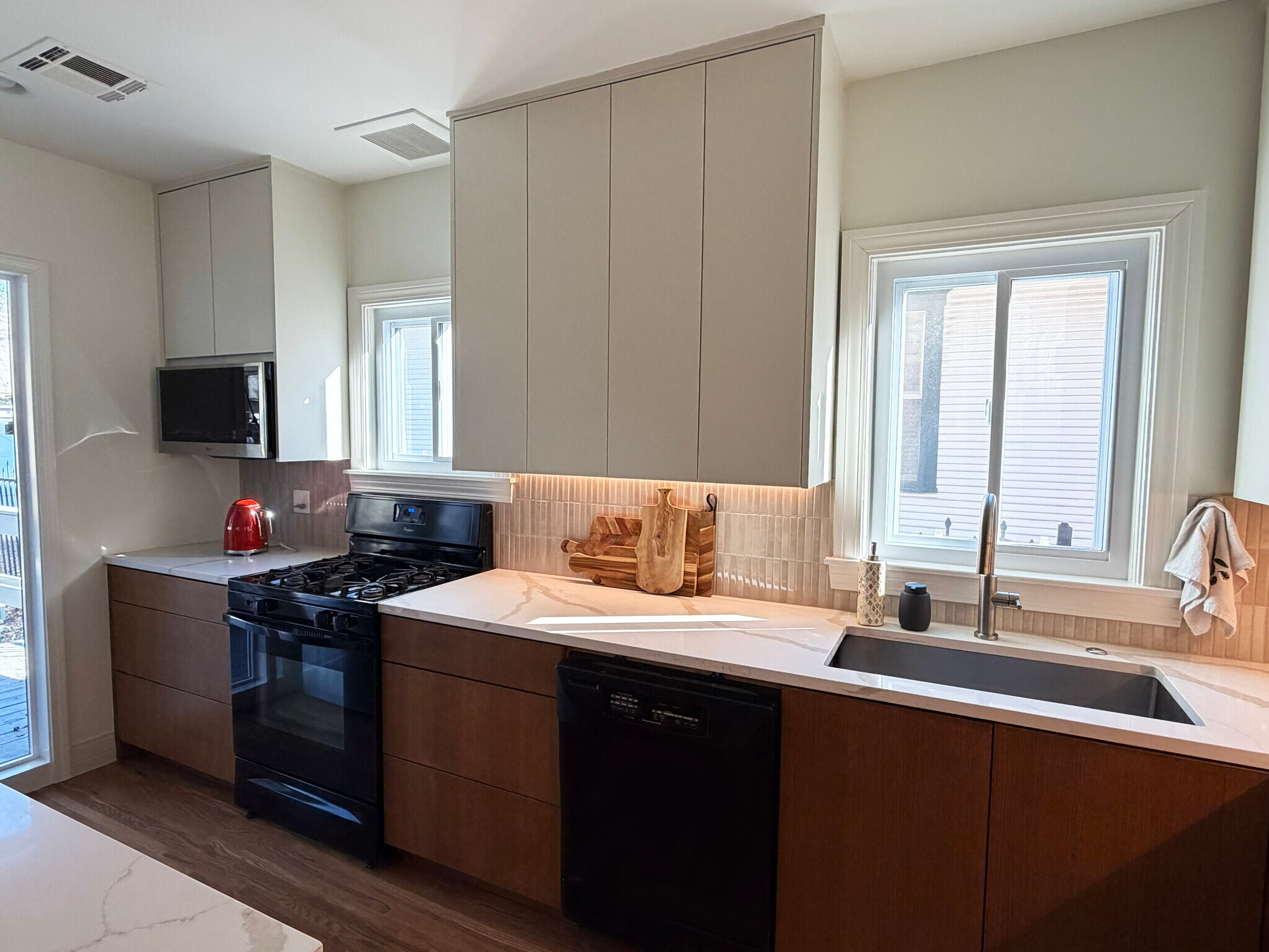 Building Photo - 2023 E 14th Pl