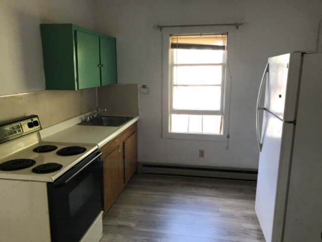 Primary Photo - 220 Cedar St