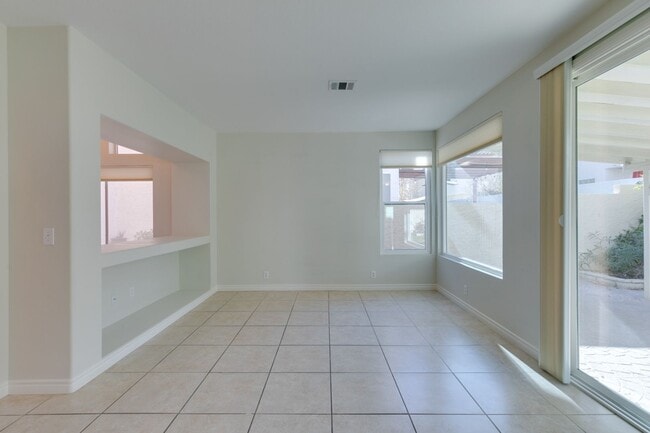 Building Photo - Immaculate 3 bedroom house with a Loft in ...