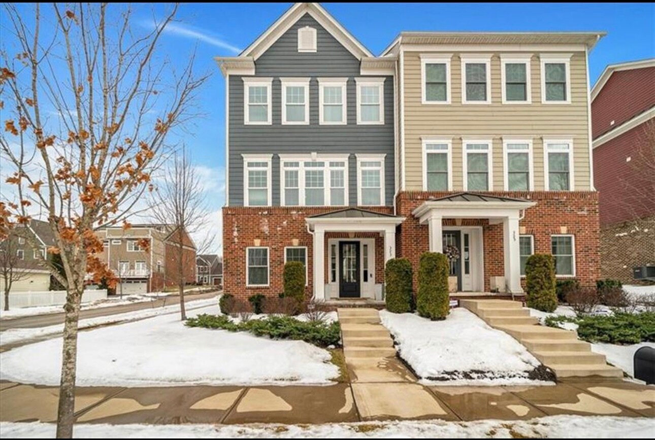 Building Photo - 323 Osona Ln