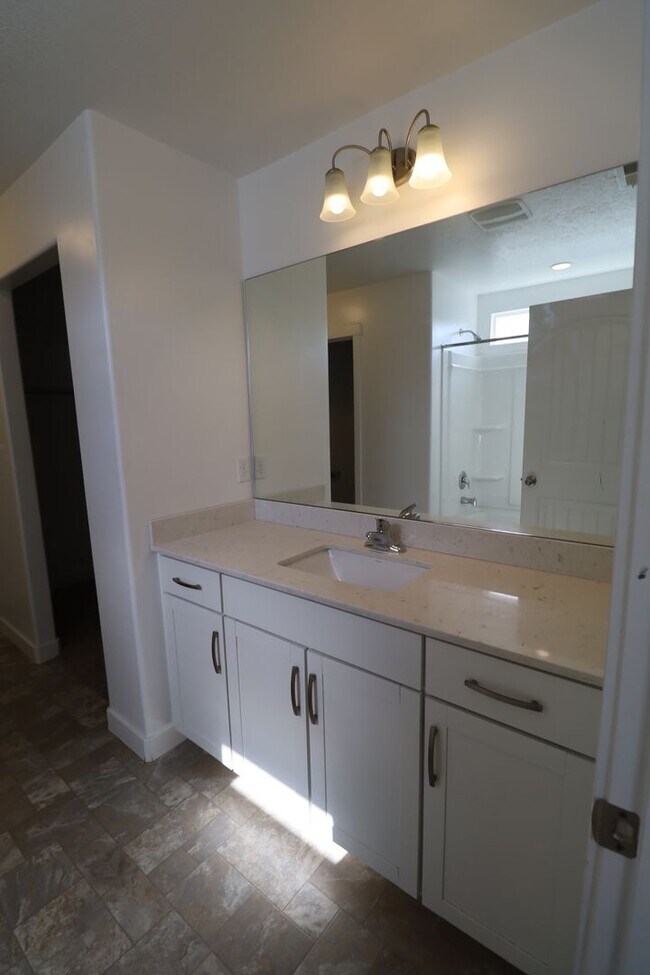 Building Photo - Beautiful Legacy Farms Home