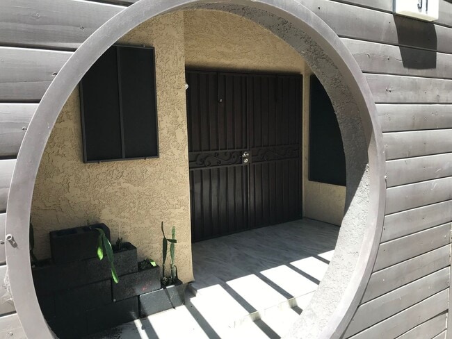 Building Photo - Spacious and Ready to Enjoy in Green Brier! A gated community.