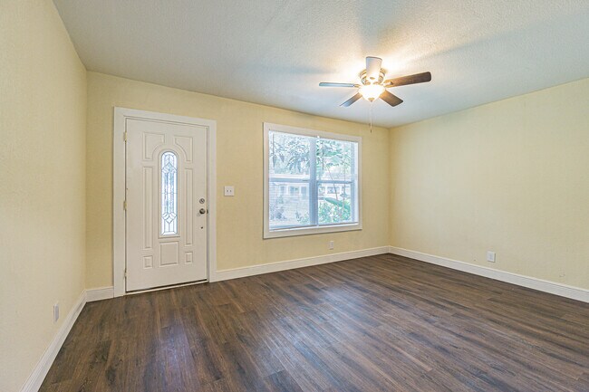 Building Photo - 505 E Virginia Ave