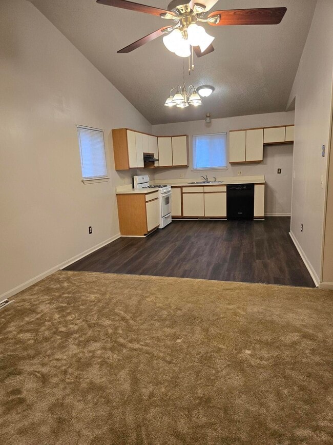 Building Photo - 11921 Belmont Ave